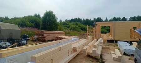 На объекте КП «Шустово» продолжается строительство дома из клееного бруса.