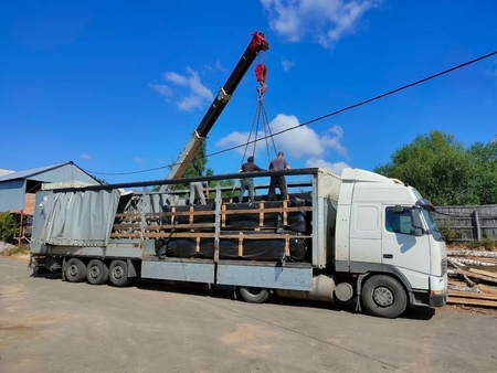 Началось строительство двухэтажного гаража из клеёного бруса: стартовали первые работы.