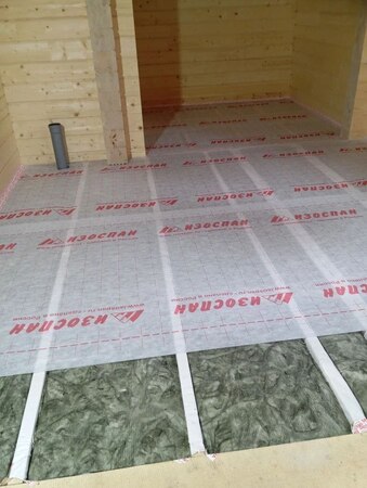 Выполняем утепление пола и монтаж каркасных перегородок в доме