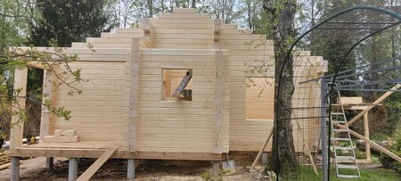 В СНТ "Рассудовец" каркас дома готов
